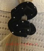 Резинка для волос бархатная чёрная со стразами